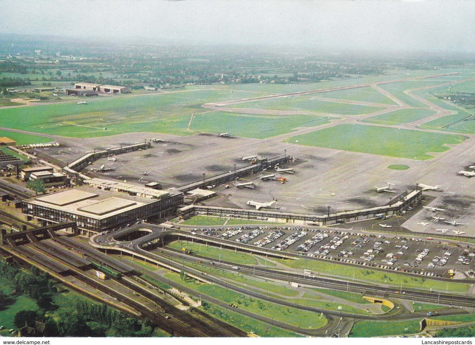 Postcard Gatwick Airport Aerial Photo By A V Fry [ Airport ] My Ref  B23160 - Aerodromes