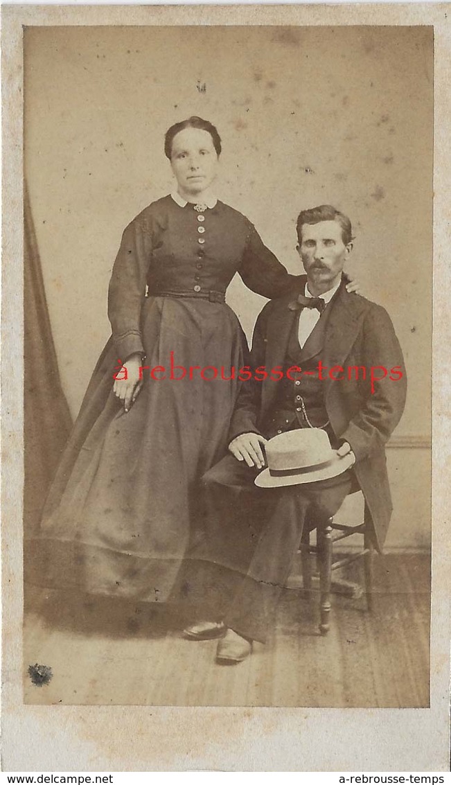 CDV Première époque-couple-mode Second Empire-photo Guillaume Deconclois Rue Du 29 Juillet - Paris - Anciennes (Av. 1900)