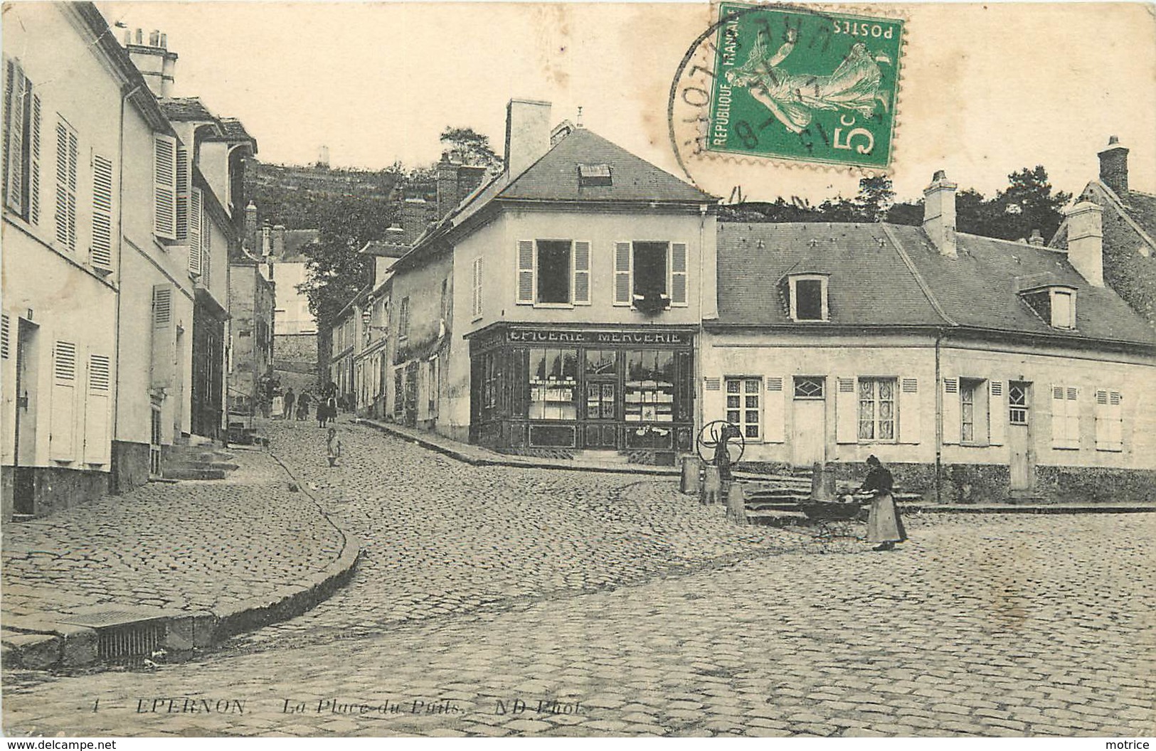 EPERNON - La Place Du Puits,épicerie Mercerie. - Epernon