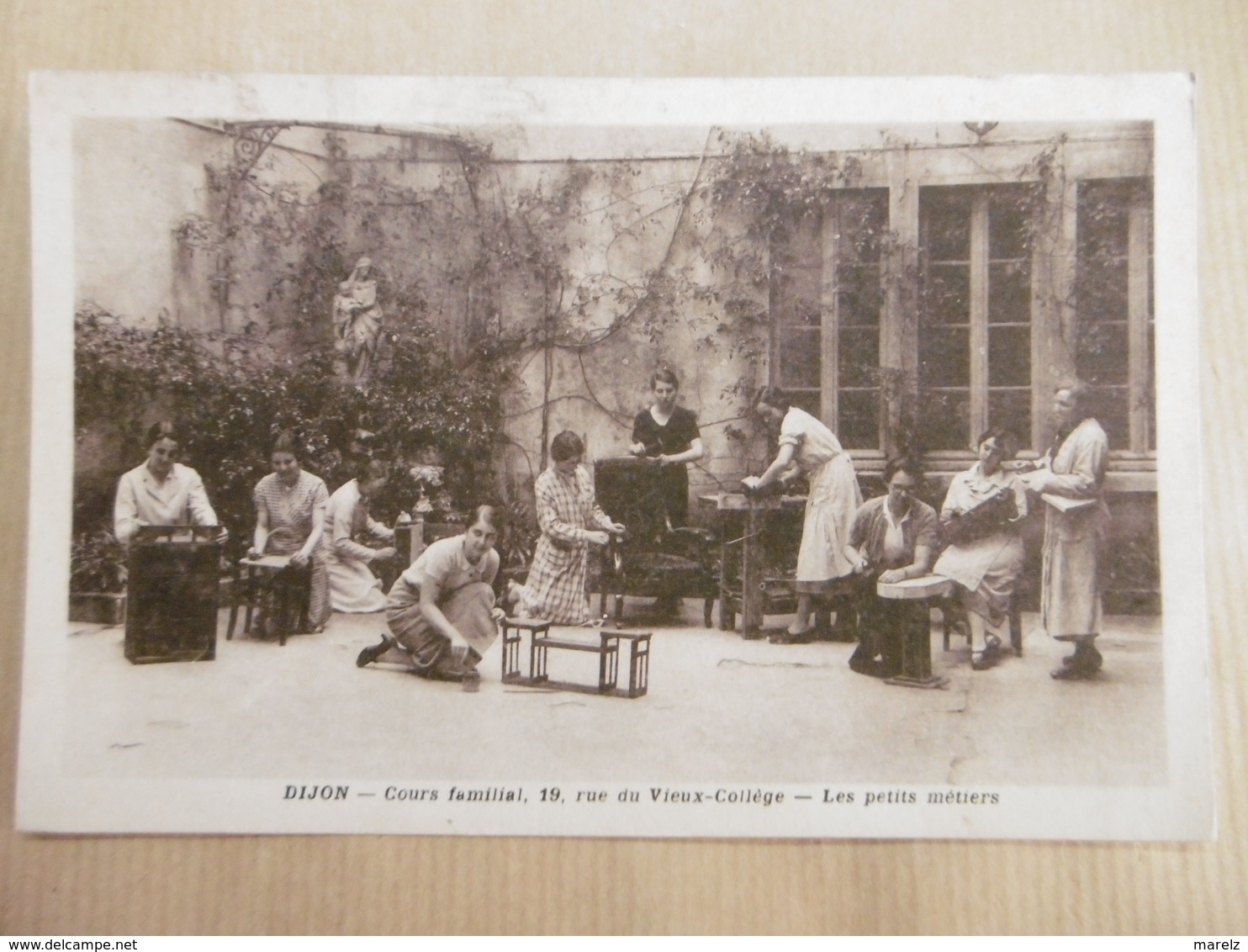 DIJON Maison Familiale Ménagère Rue Du Vieux Collège : Les Petits Métiers - Belle Animation - 21 CÔTE D'OR - Dijon