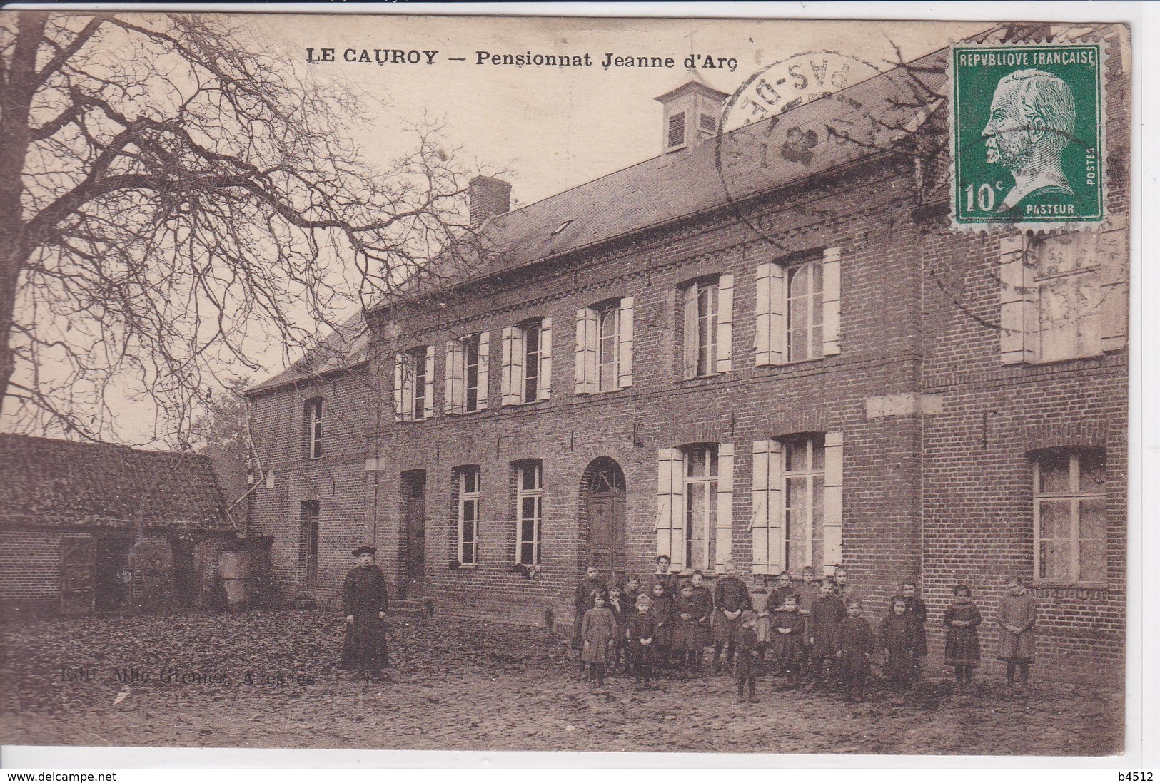 62 LE CAUROY Pensionnat Jeanne D'Arc ,Curé Avec Ses élèves ,école - Autres & Non Classés