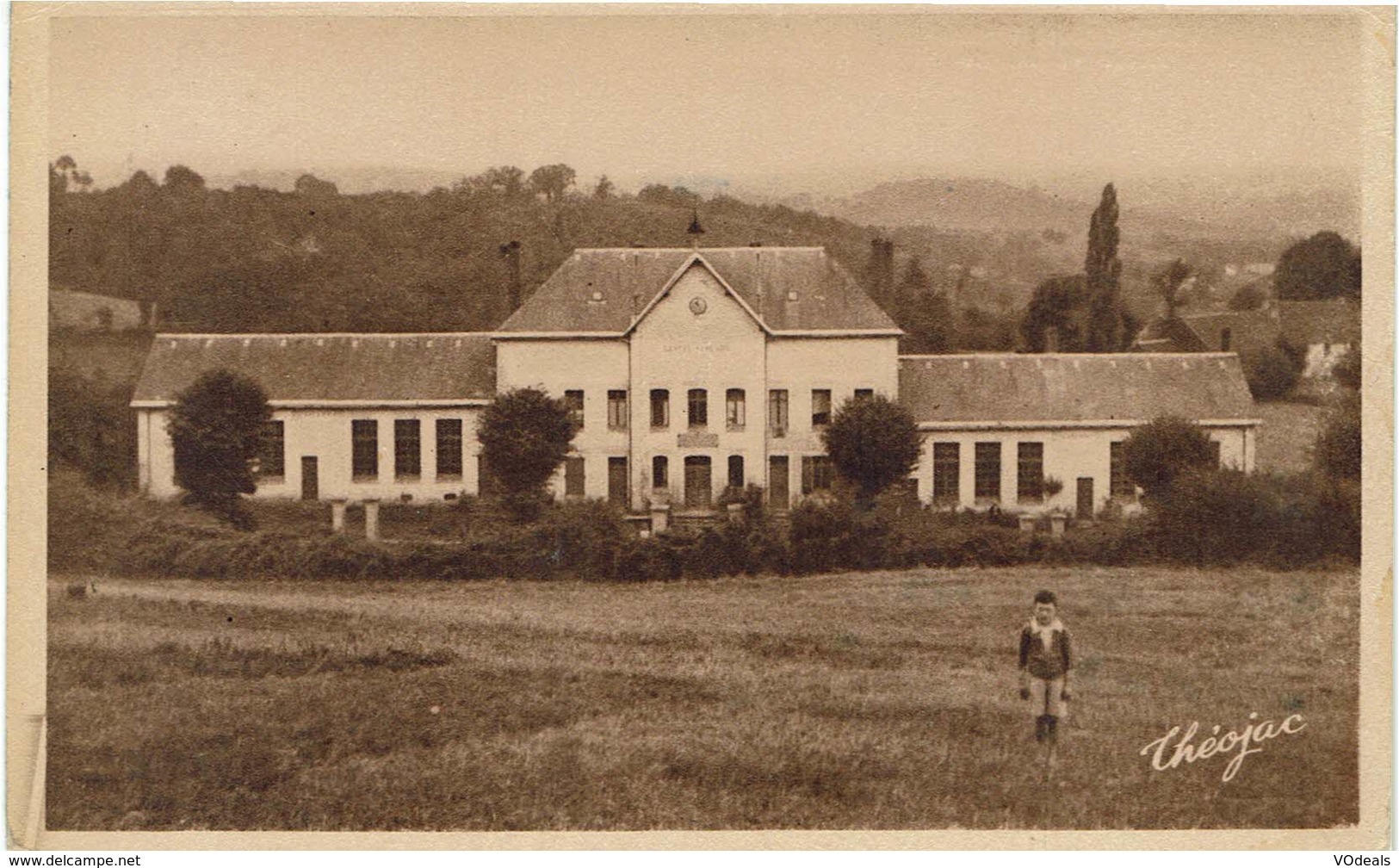 CPA - France - (87) Haute-Vienne - Vicq - Ecole Et Mairie - Rochechouart