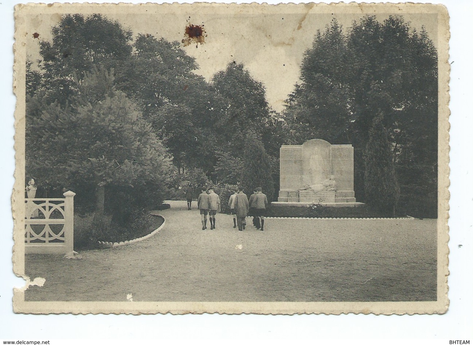 Reims Momignies Pensionnat Monument Aux Morts ( ETAT !!!! Voir Les Scans - Coin Inférieur Gauche ) - Momignies