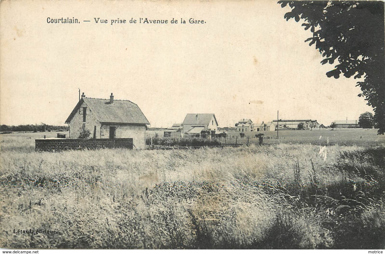 COURTALAIN - Vue Prise De L'avenue De La Gare. - Courtalain