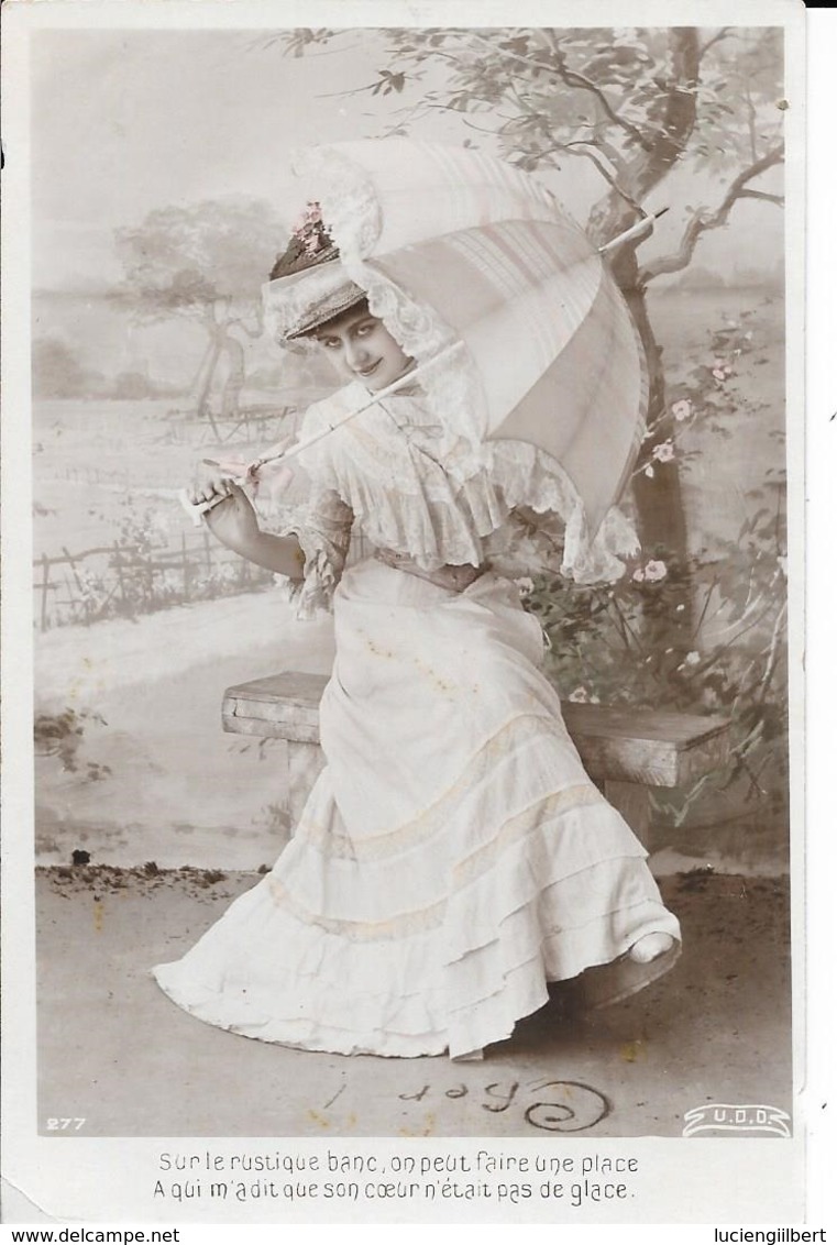 CARTE  FANTAISIE -  ANNEE 1900 -     -  A  LEGENDE    :  FEMME A L'OMBRELLE  - - Vrouwen