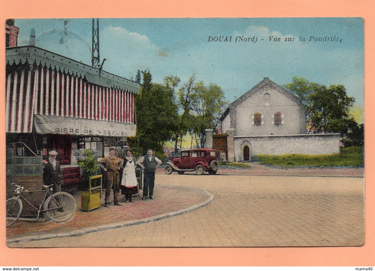 59 - DOUAI - VUE SUR LA POUDRIERE - CPA ANIMEE 4 PERSONNES DEVANT BAR BIERE DE VEZELISE - Douai