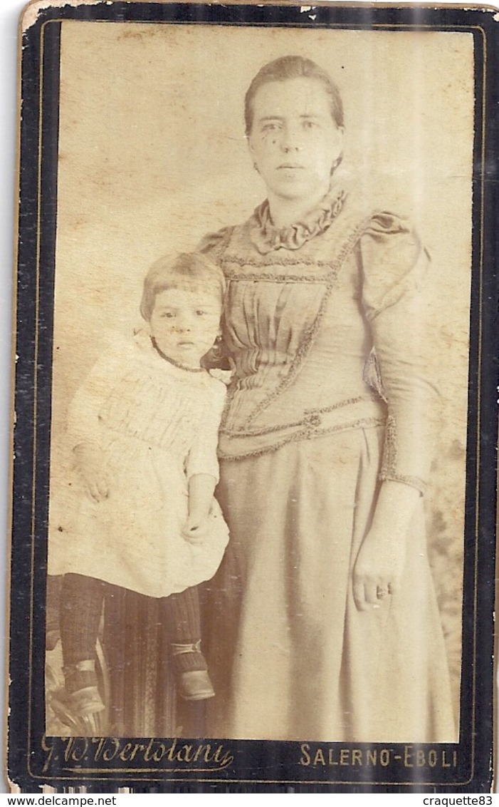 Cdv  Jeune Femme Et Enfant Assis FOTO MILANAISE. G.B. BERTOLANI SALERNO-EBOLI - Personnes Anonymes