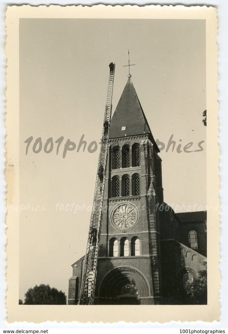 Pompiers de Tournai, 9 snapshots +- 6 X 9,5 cm. Action pendant un entrainement ou intervention? l&#039;on voit le camion