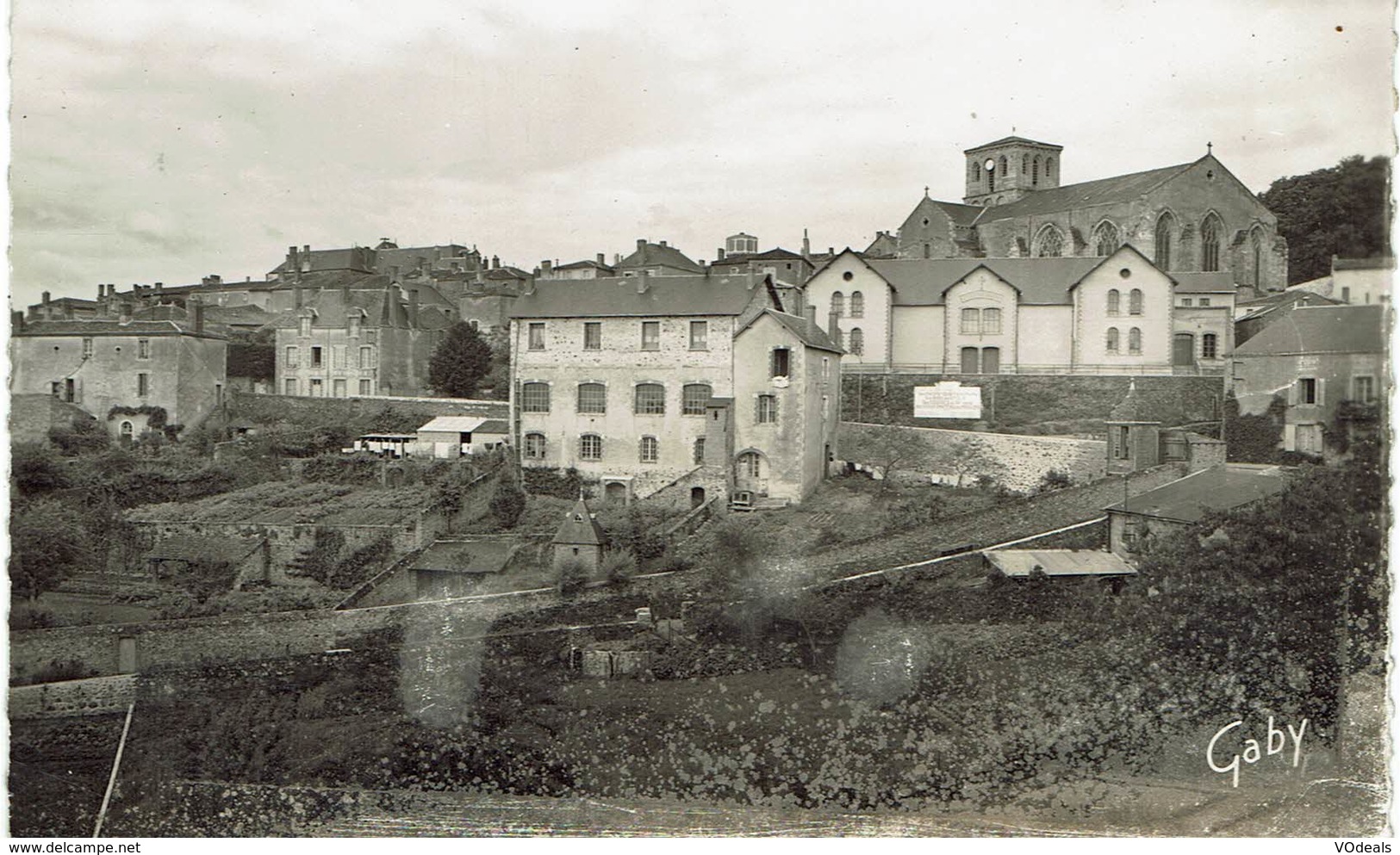 CPA - France - (85) Vendée - Pouzauges - Quartier De L'Avenue De Saumur - Pouzauges