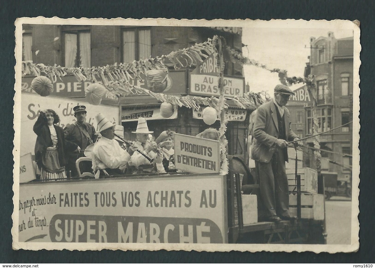 LIEGE. Photo Carte. Coin Boulevard Saucy Et Chaussée Des Prés. Attelage Publicitaire, Super Marché. Grande Animation. - Liege