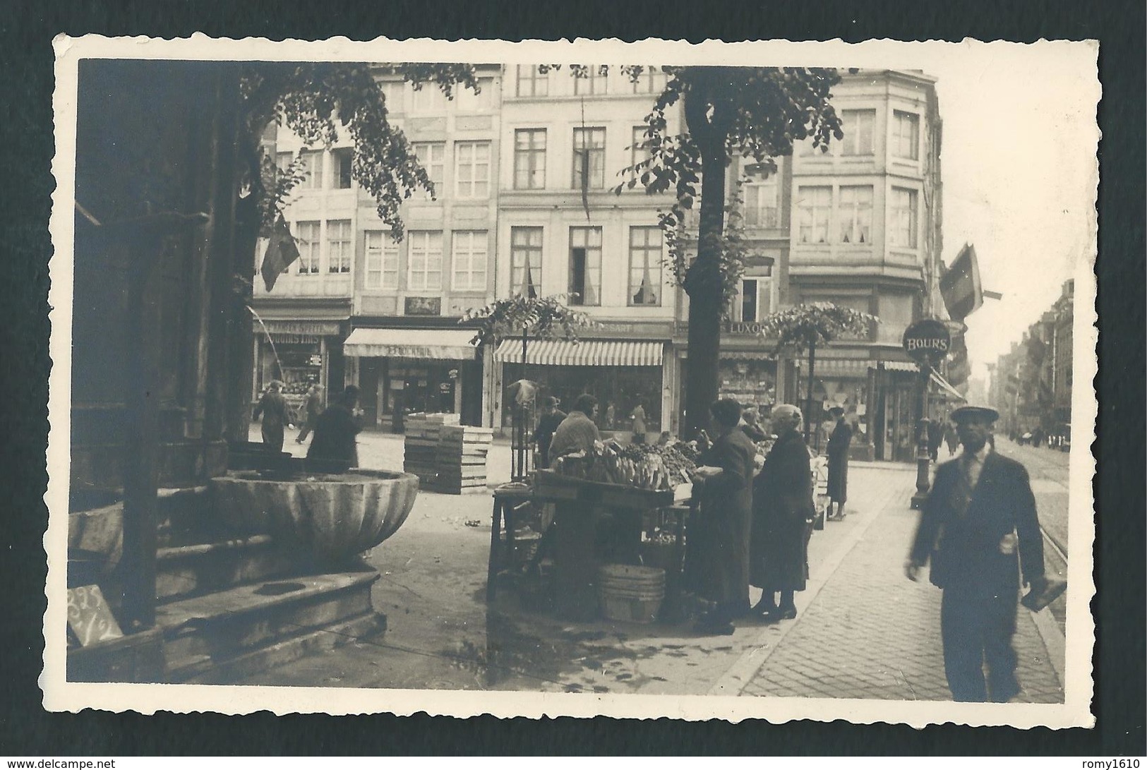 LIEGE. Photo Carte. Place Du Marché, Rue Des Mineurs Et Feronstrée. Fontaine, Animation. - Lüttich