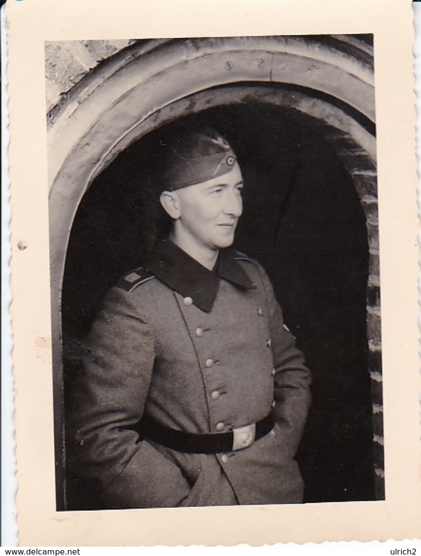 Foto Deutscher Soldat Mit Schiffchen - Görlitz - 2. WK - 8*5,5cm (36962) - Guerre, Militaire