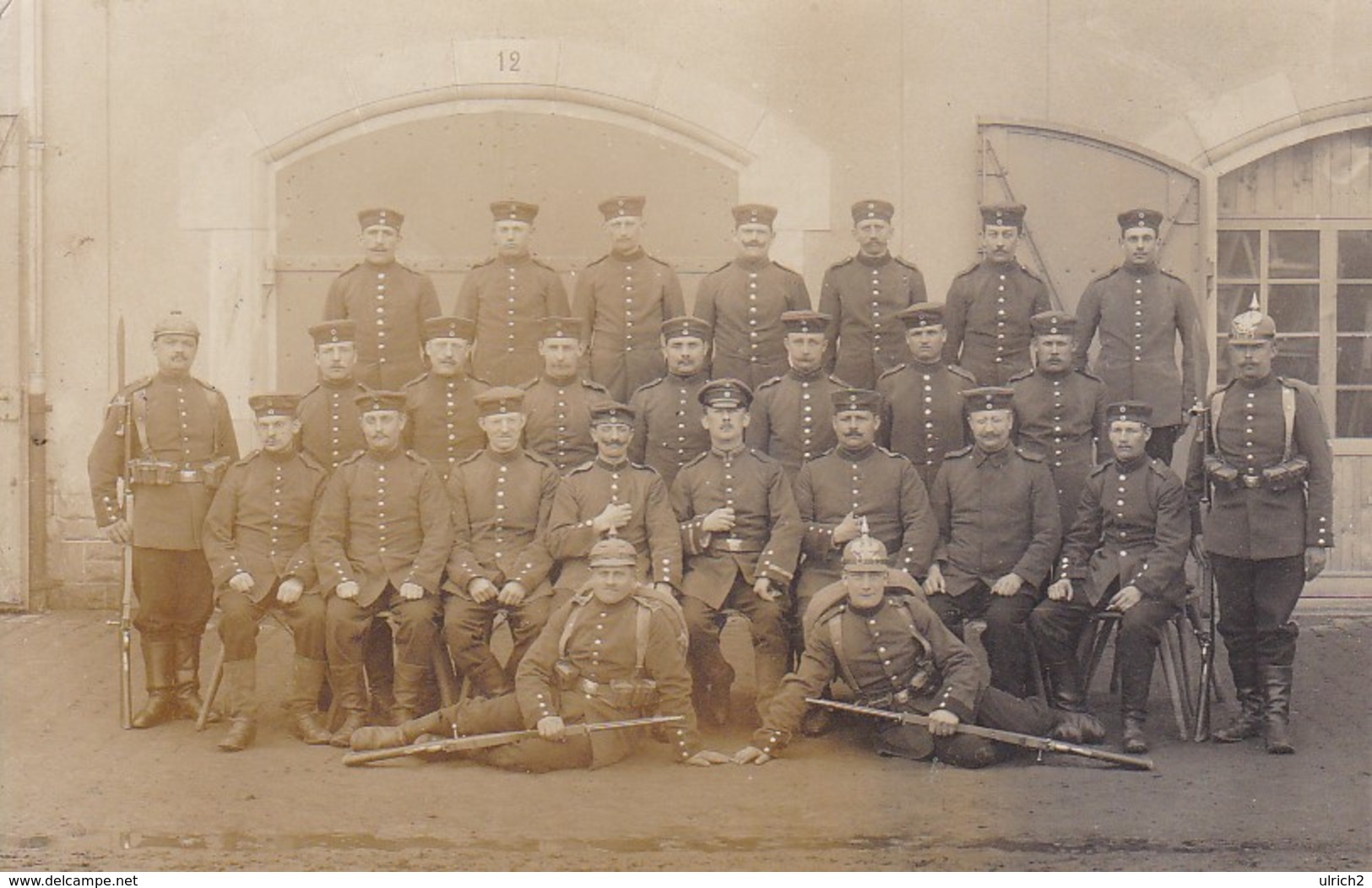 AK Foto Gruppe Deutsche Soldaten - Gewehr Pickelhaube - Feldpost 2. Ers.-Batl. Inftr. Regt. 30 - 1915 (36977) - Guerra 1914-18