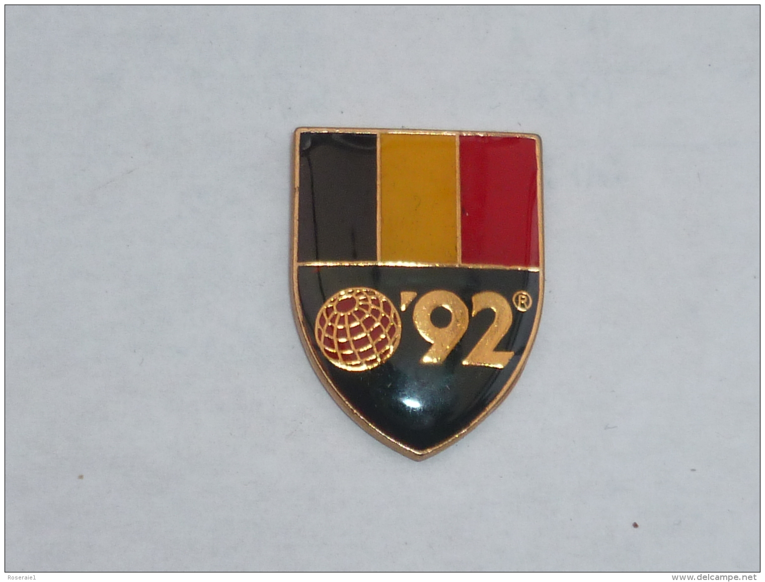 Pin's 1992, EXPOSITION UNIVERSELLE DE SEVILLE, DRAPEAU BELGIQUE - Villes