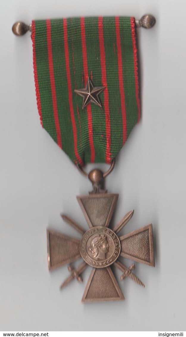 MEDAILLE CROIX DE GUERRE 1914-1917 Avec 1 étoile Et Tige à Boule - France