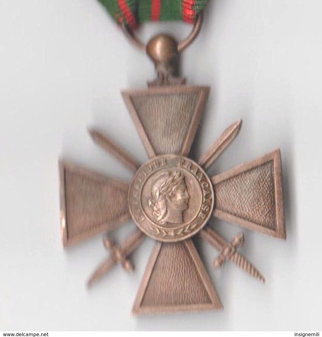 MEDAILLE CROIX DE GUERRE 1914-1917 Avec 1 étoile Et Tige à Boule - France