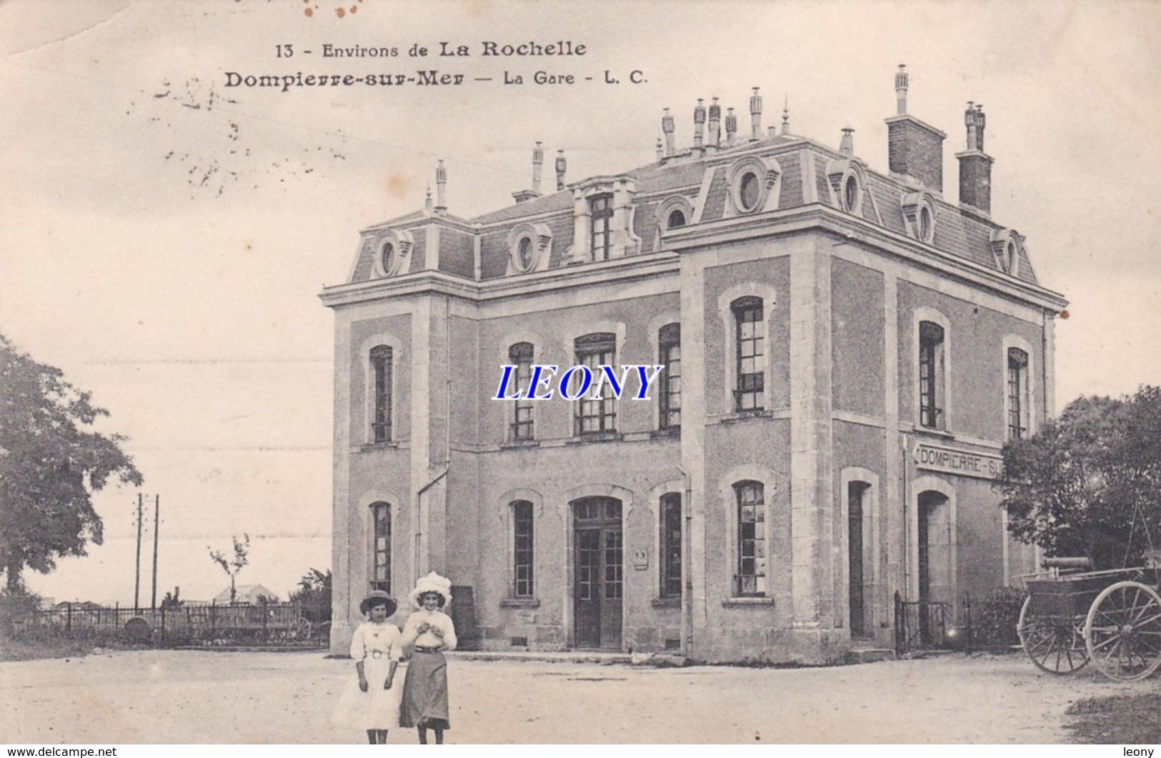 CPA De  DOMPIERRE Sur MER (17) -  La GARE  N° 13 L.C. - CACHET MILITAIRE -1915 P - Autres & Non Classés