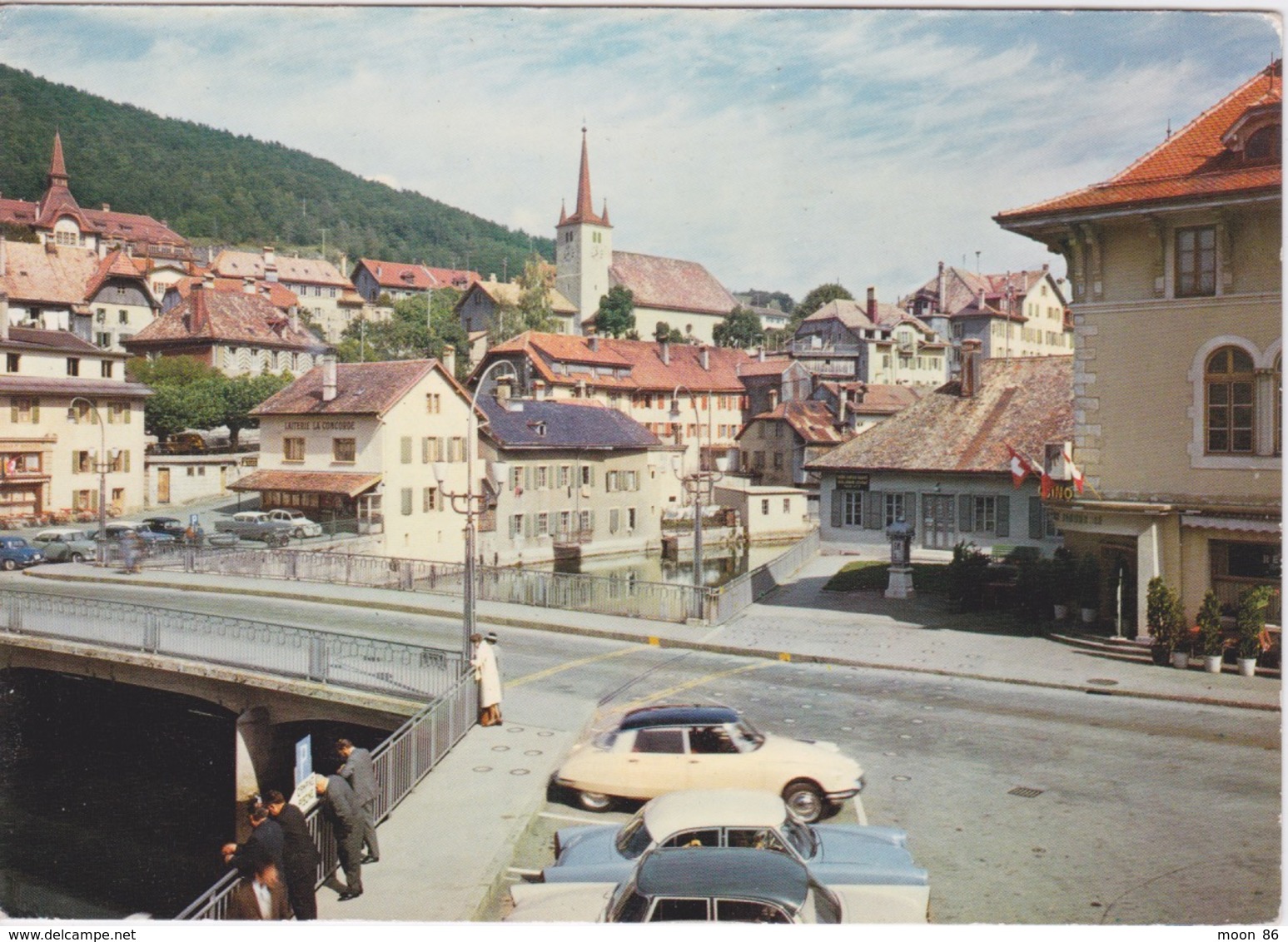 SUISSE - VALLORBE - LE PONT SUR L'ORBE - AUTOMOBILE ANCIENNE CITROEN DS  SIMCA - Vallorbe