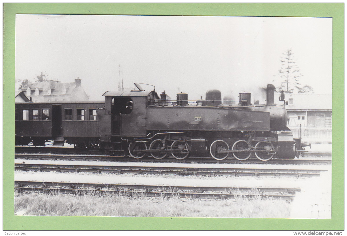 LOUDEAC : Locomotive 0330 T 41. Photo Originale Collection Pérève . TBE. 2 Scans. Format 8.8 X 14 - Trains