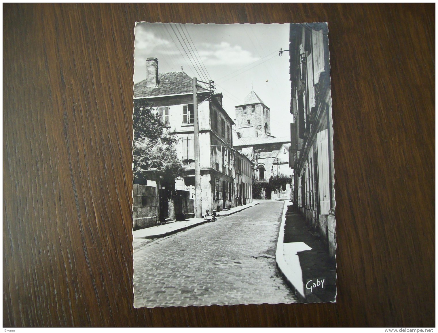 Carte Postale Ancienne De Barbezieux: Rue Thomas Veillon Et Eglise Saint-Mathias - Autres & Non Classés