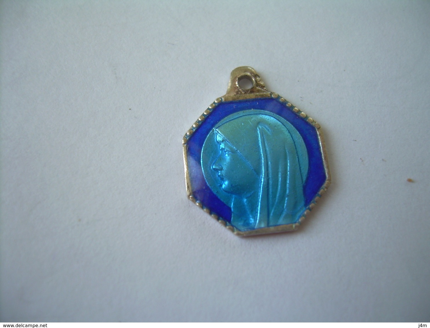 MEDAILLE RELIGIEUSE En ARGENT Et EMAIL Bleu.. NOTRE DAME De LOURDES....2 Scans - Religion & Esotericism