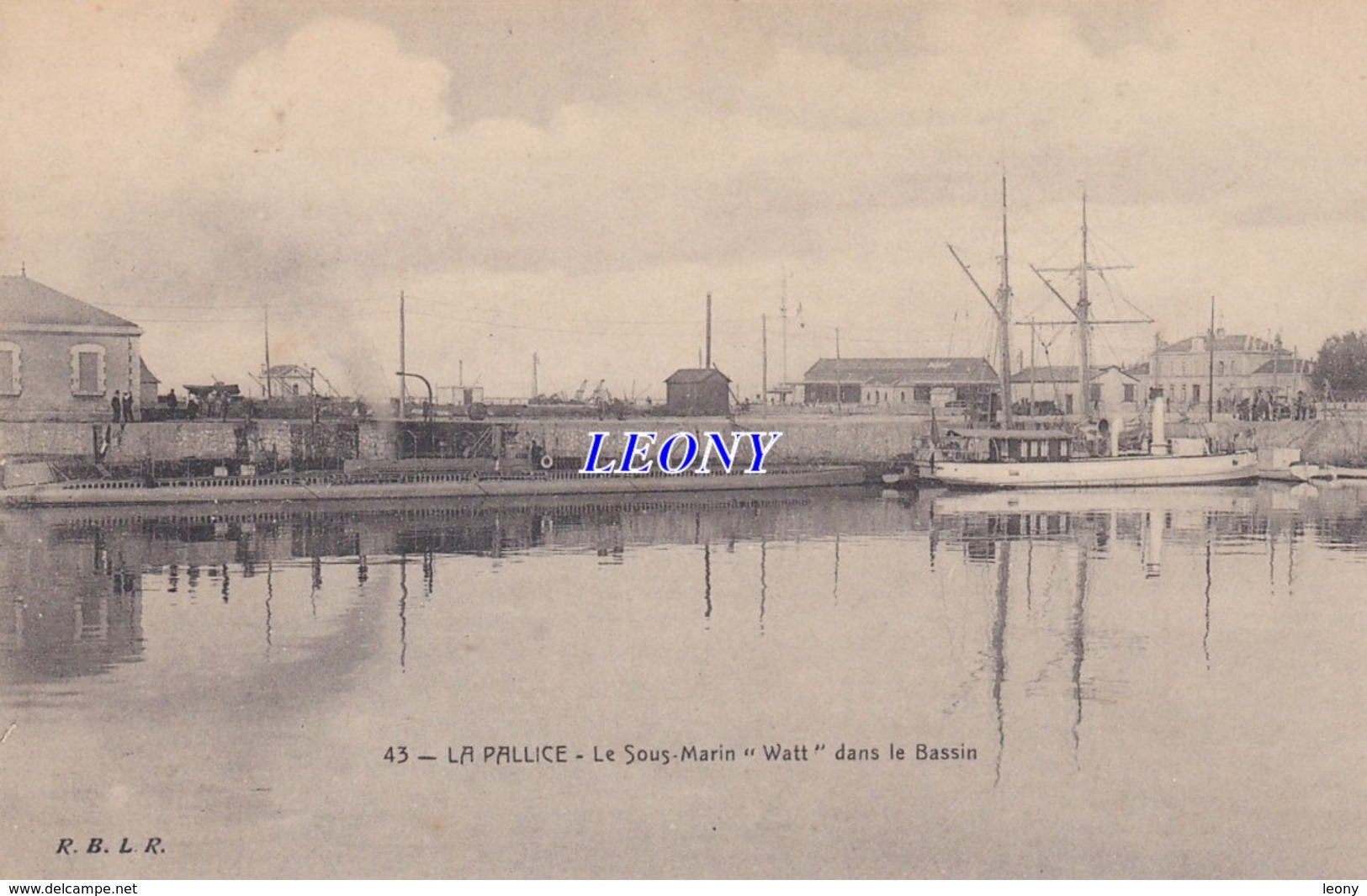 CPA  De LA PALLICE   (17) -   Le SOUS MARIN " WATT " Dans Le BASSIN N° 43 - R.B.L.R.  -P - La Rochelle