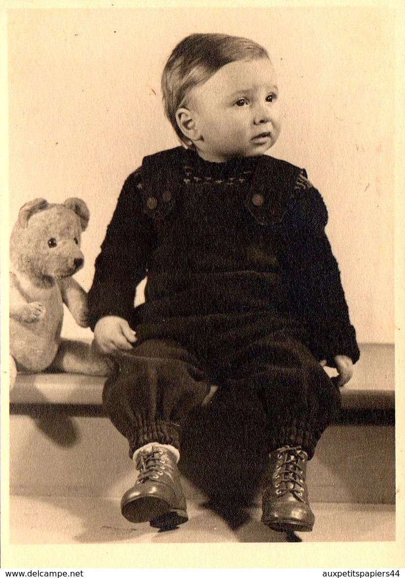 Photo Originale Portrait D'Ours En Peluche Et Gamin Regardant Dans La Même Direction Vers 1960 - Anonymous Persons