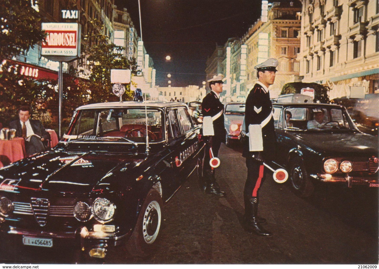 Carabinieri - Servizio Pronto Intervento Dell'Arma Dei Carabinieri - Via Veneto Roma Con Alfa Romeo Giulia - Uniformes