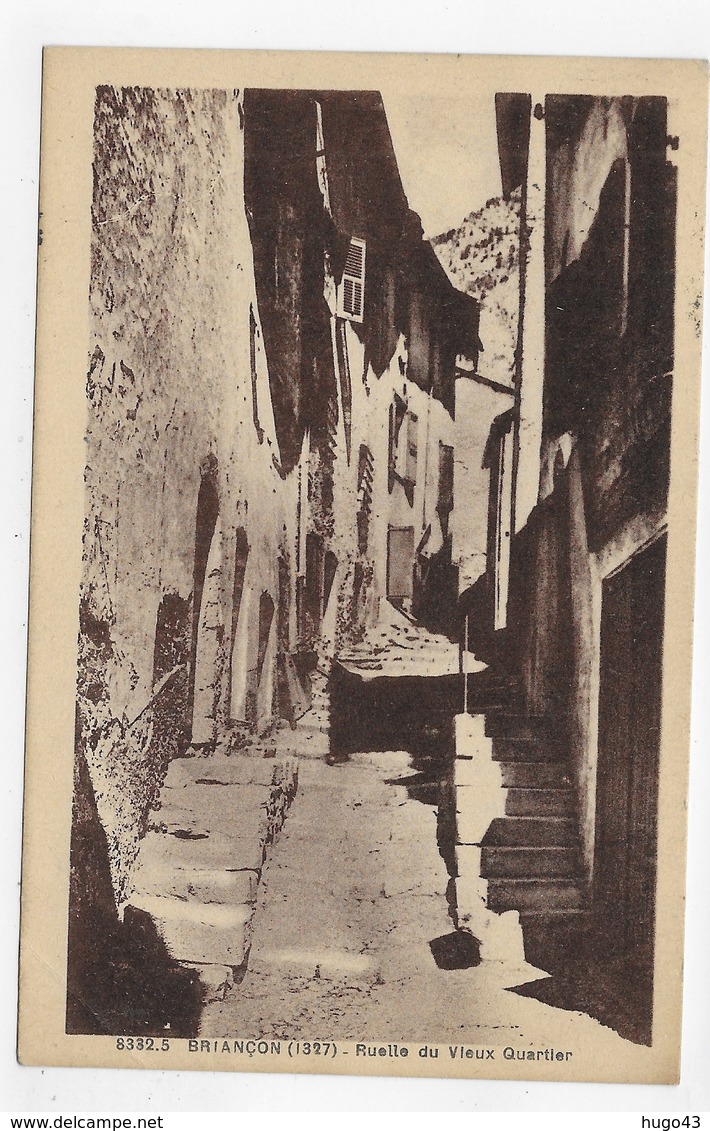 (RECTO / VERSO) BRIANCON - N° 8332.5 - RUELLE DU VIEUX QUARTIER - PLI ANGLE BAS A GAUCHE - TIMBRE DECOLLE - CPA VOYAGEE - Briancon