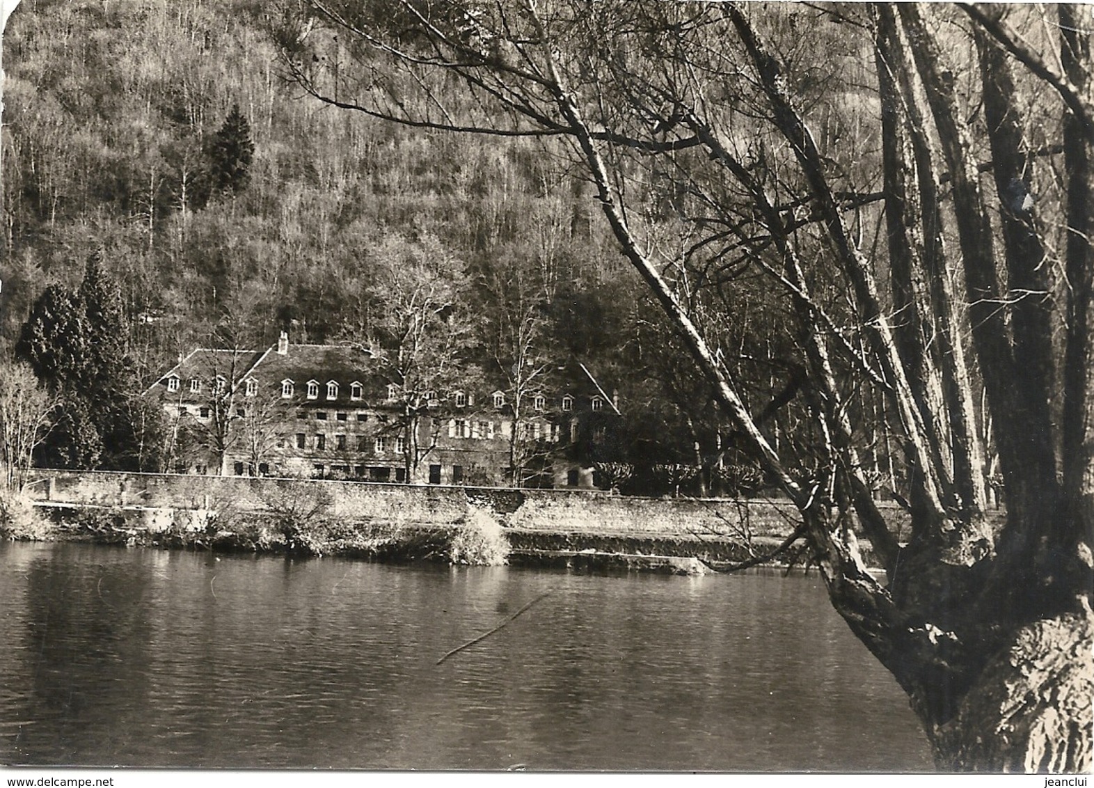 CPM. LA VILLA SAINT-CHARLES A GOUILLE ( Juste Avant BEURE  Vers L'ecluse !! ) AFFR LE 23-7-1968 . 2 SCANES - Besancon