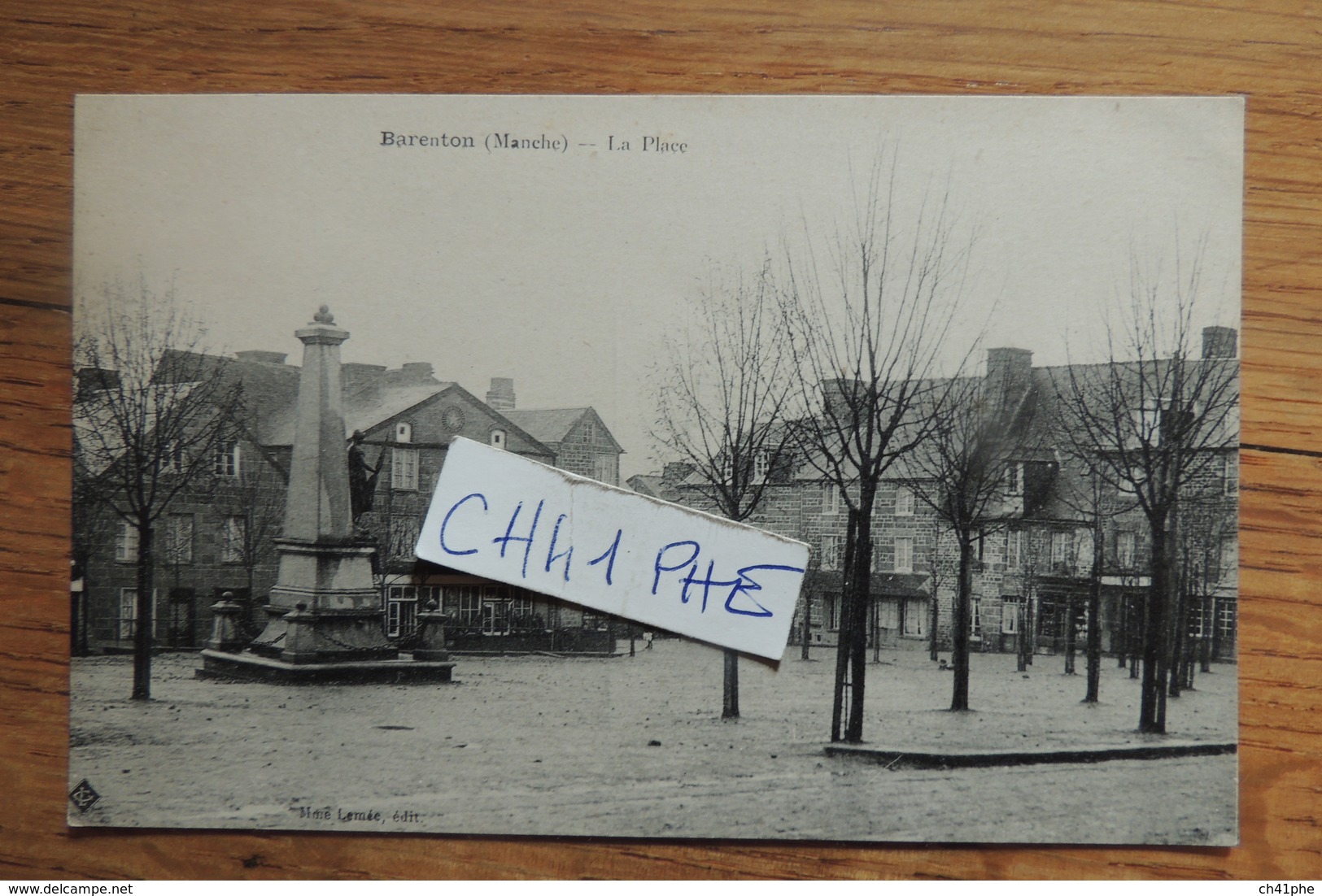 BARENTON LE PLACE ET MONUMENT AUX MORTS - Barenton