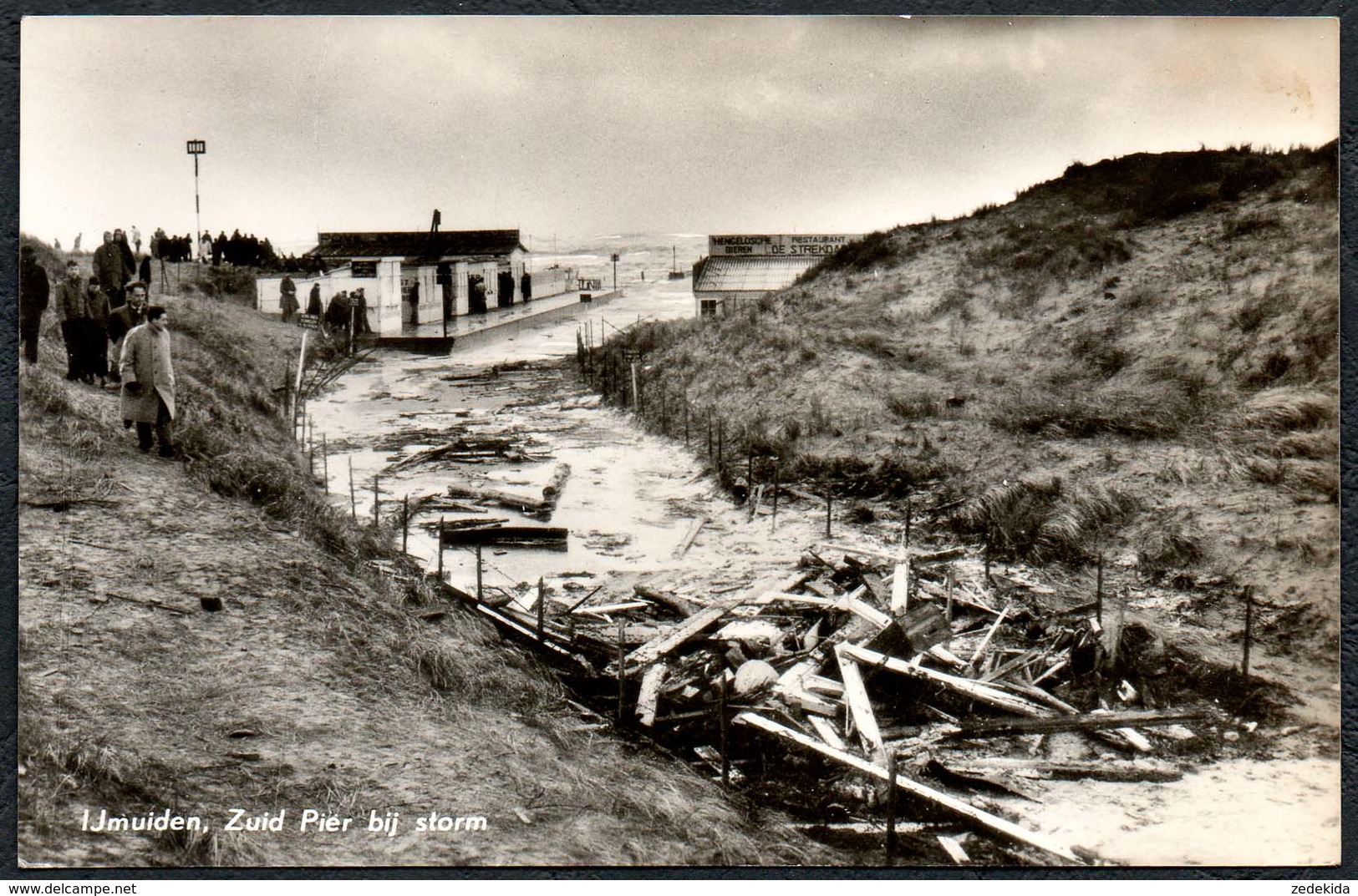 B8346 - IJmuiden - Velsen - Zuid Pier Bij Storm - IJmuiden