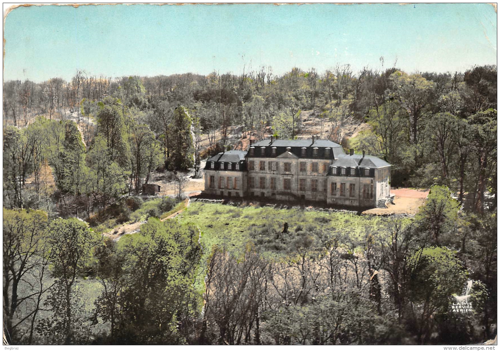 AUBERGENVILLE      VUE AERIENNE   CHATEAU - Aubergenville