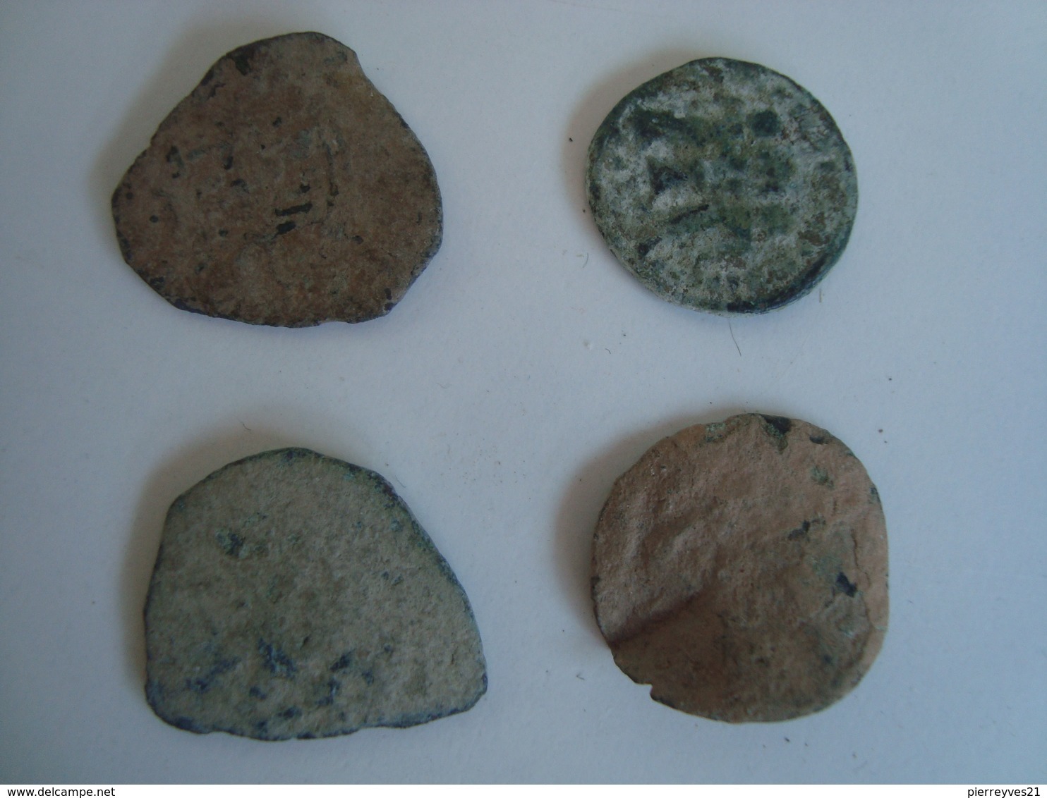 Italy - lot de 24 pièces Romaines et autres en bronze à identifier