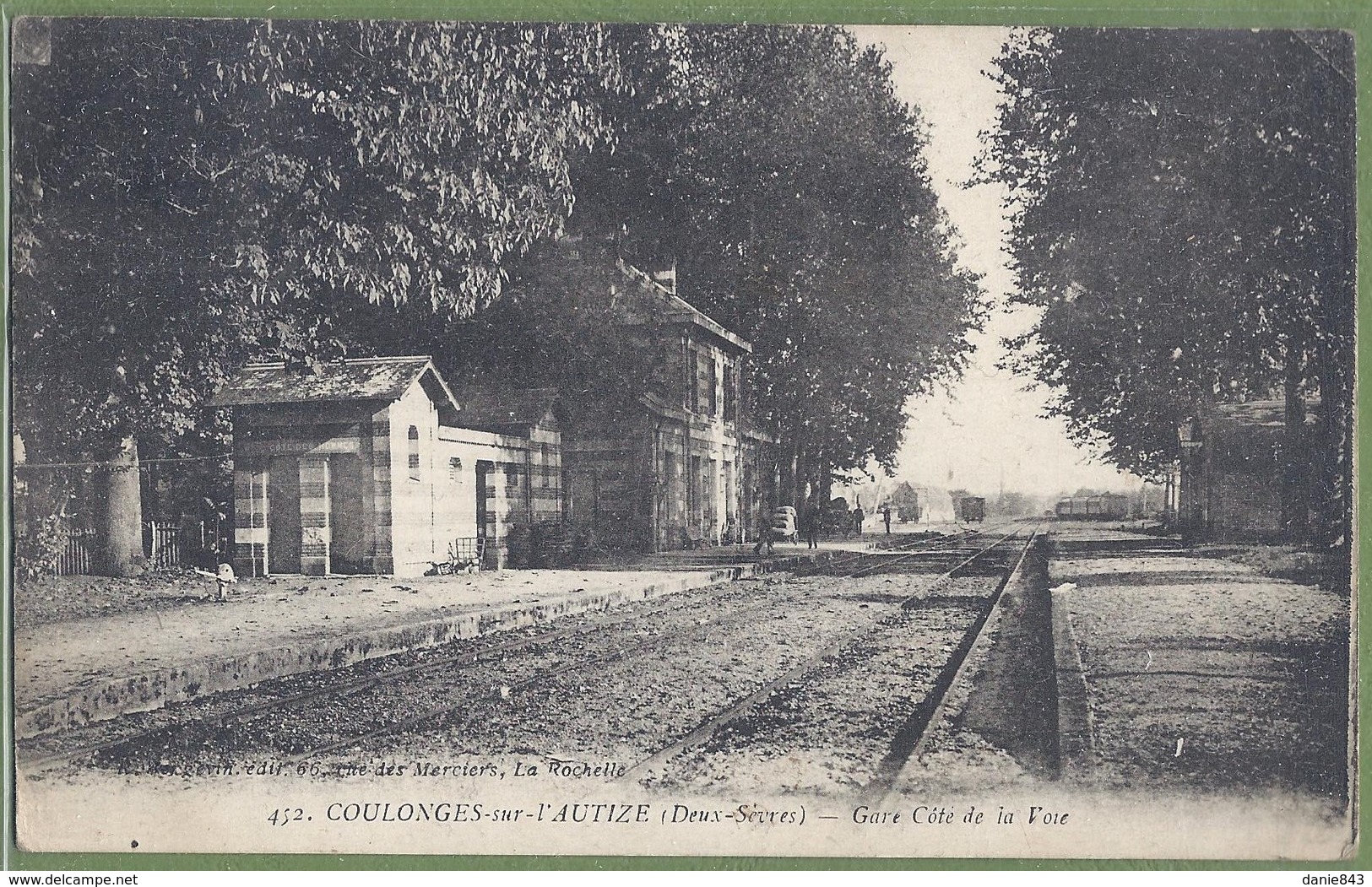 CPA - DEUX SEVRES - COULONGES SUR L'AUTIZE - LA GARE COTÉ DE LA VOIE - Bergevin / 452 - Coulonges-sur-l'Autize