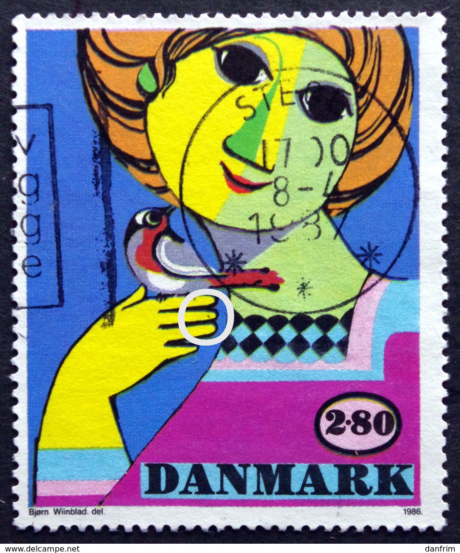 Denmark 1986  ERRORS AFA 849y    "fingernail" On The Long Finger(  Lot  A 682) - Errors, Freaks & Oddities (EFO)