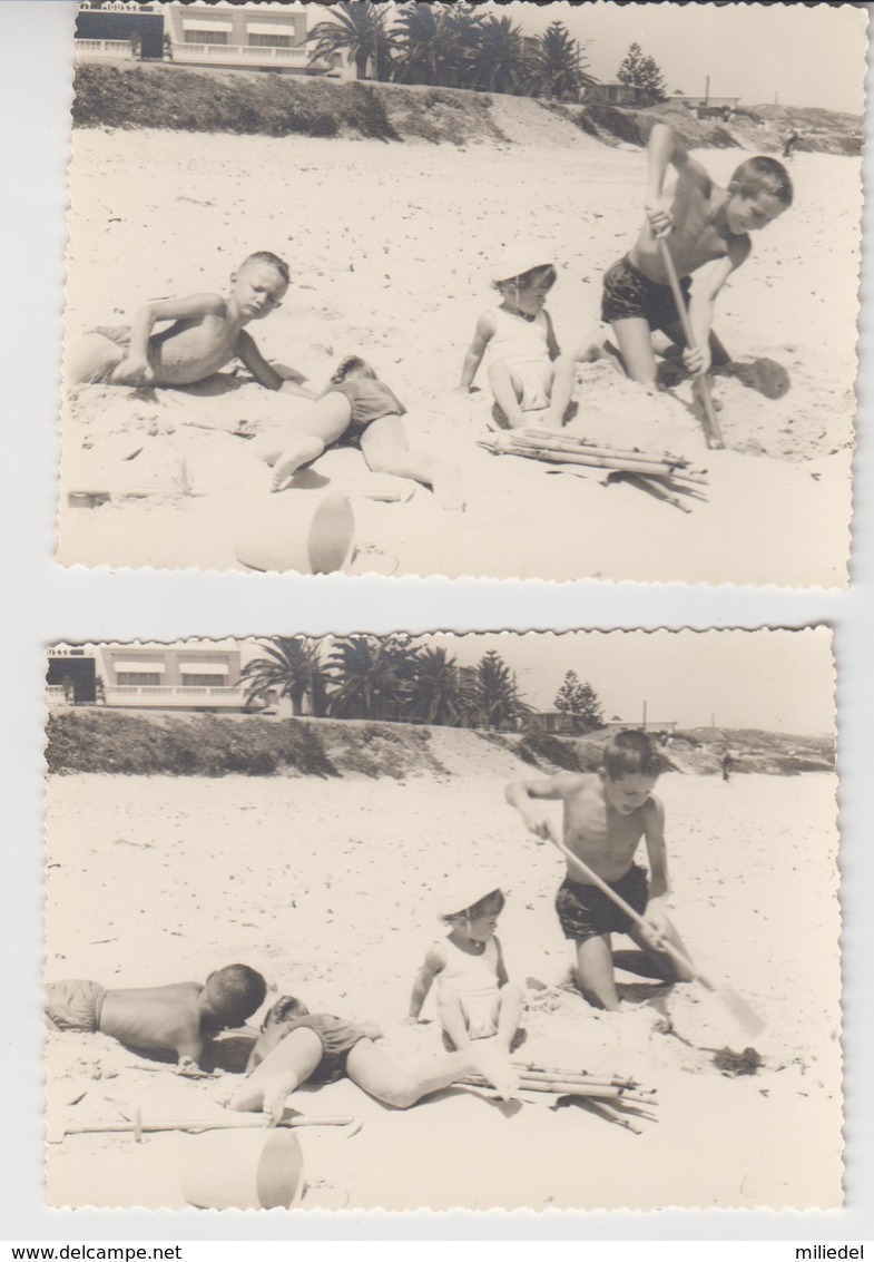 FO30 - TUNISIE / BIZERTE  / 1960    , 2 Photos  Jeux D'enfants En Maillot De Bain à La  Plage - Luoghi