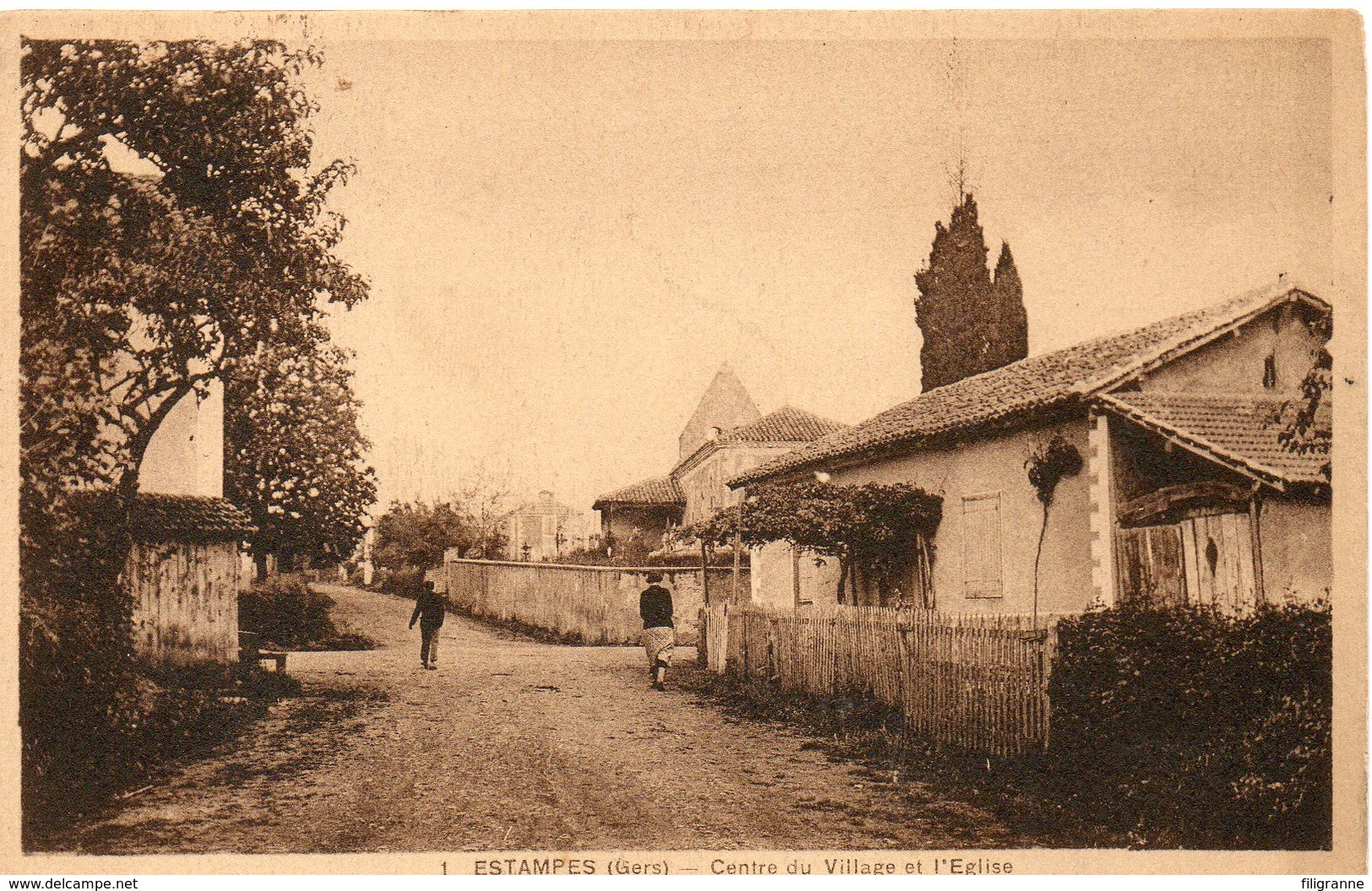 ESTAMPES Centre Du Village Et L Eglise - Autres & Non Classés