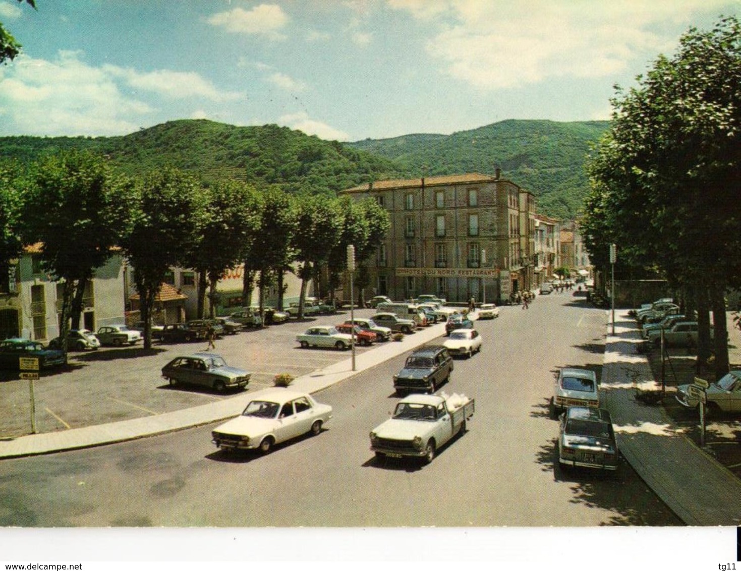 34 - LODÈVE - LA PLACE DE LA RÉPUBLIQUE - Lodeve