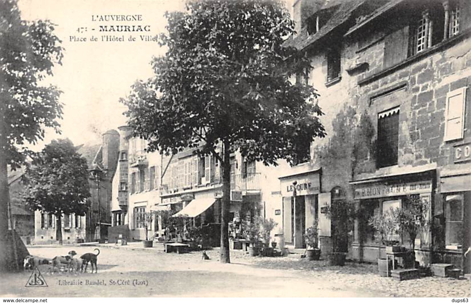 MAURIAC - Place De L'Hôtel De Ville - Très Bon état - Mauriac