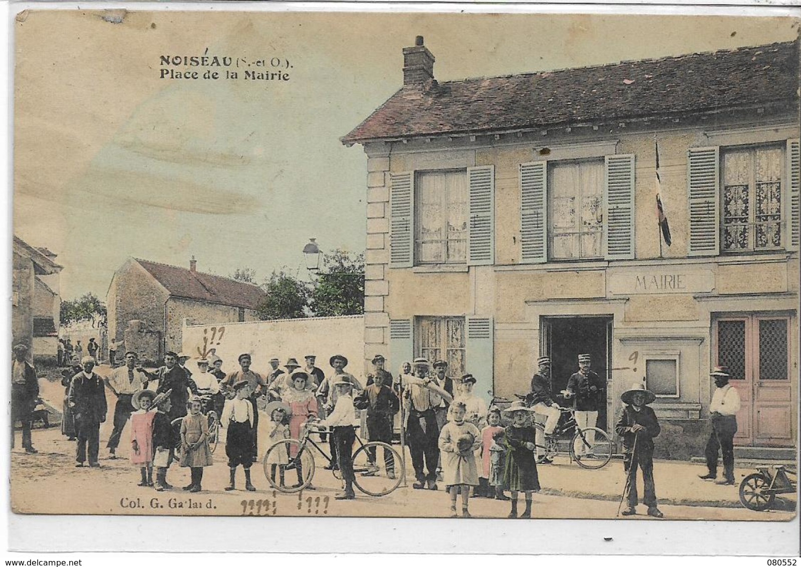 94 NOISEAU . La Place De La Mairie Très Animée En Couleur ,édit : Coll G Galland , écrite En 1908 , état Correct - Noiseau