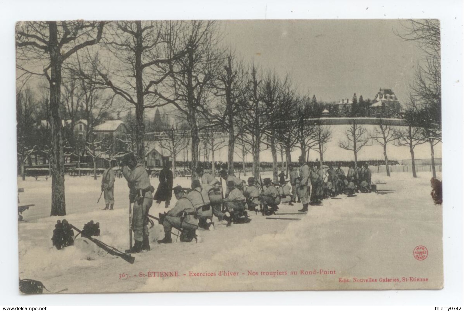 MILITARIA RARE CPA 1908 LOIRE ST ETIENNE GROS PLAN ANIME EXERCICES SOUS LA NEIGE SOLDATS TROUPIERS AU ROND POINT BE TBE - Saint Etienne