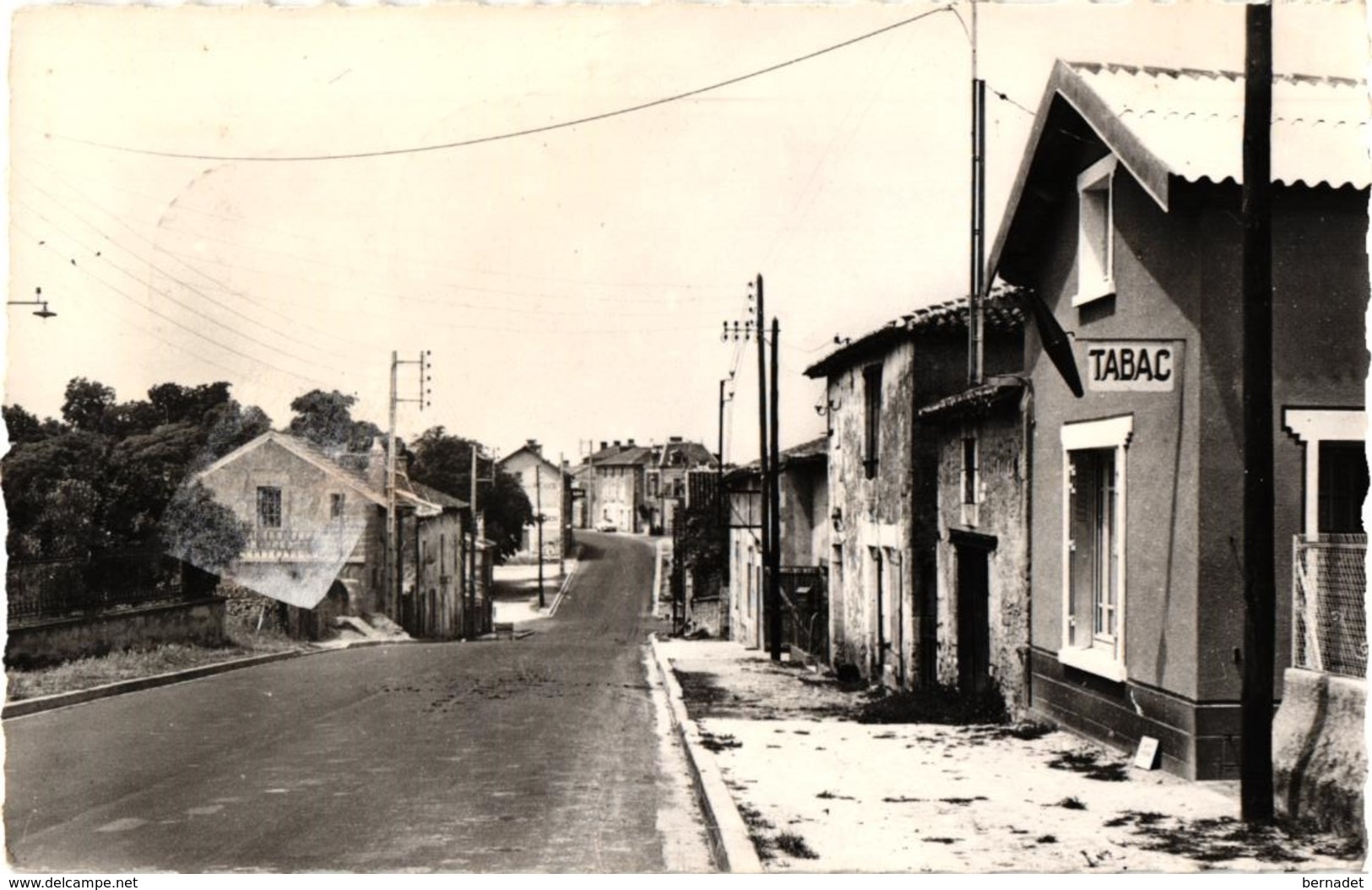 86 .. AYRON .. L'ENTREE DU BOURG  ... TABAC .. 1965 - Autres & Non Classés