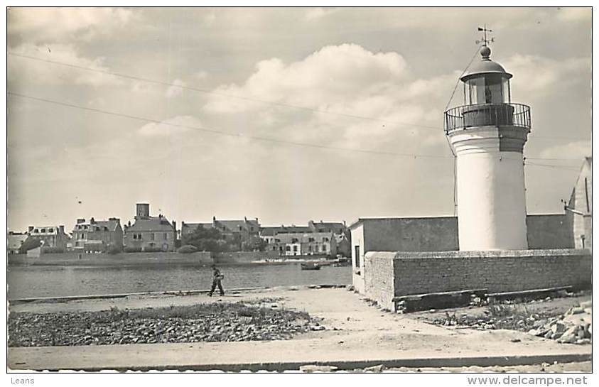 LECHIAGAT - Le Petit Phare Et Vue Sur Guilvinec - Autres & Non Classés