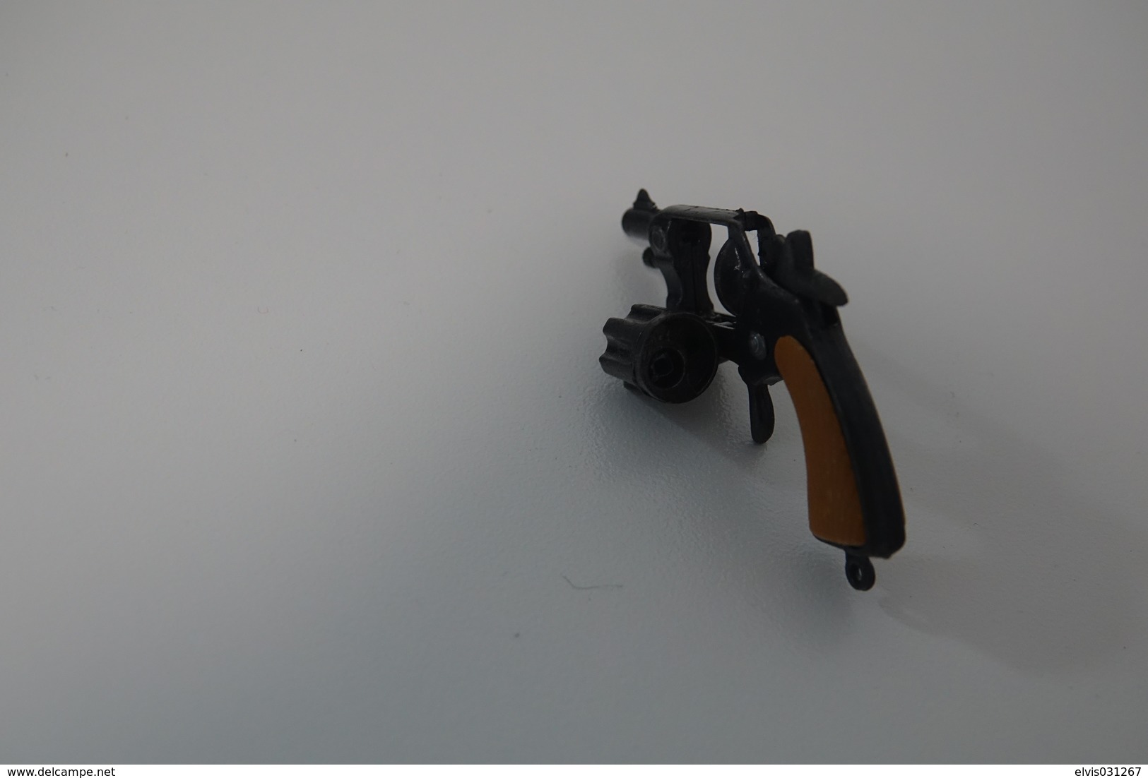 Vintage TOY GUN :  UNKNOWN WITH HOLSTER - L=5,5cm - Keychain 1960s-70s - Keywords : Cap - Revolver - Pistol - Tin - Decotatieve Wapens