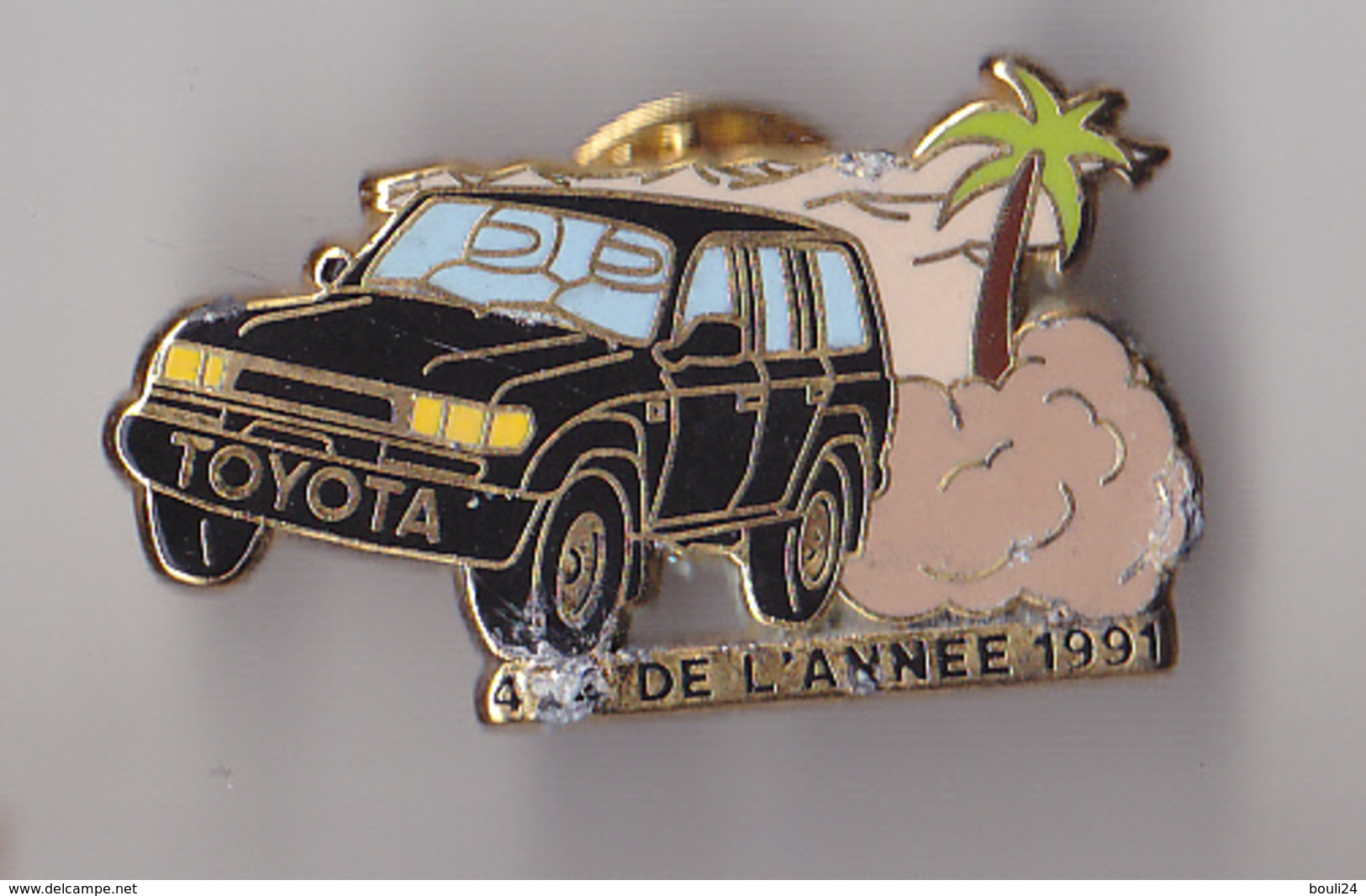 PIN'S THEME AUTOMOBILE   TOYOTA  4 X 4  VOITURE DE L'ANNEE - Toyota