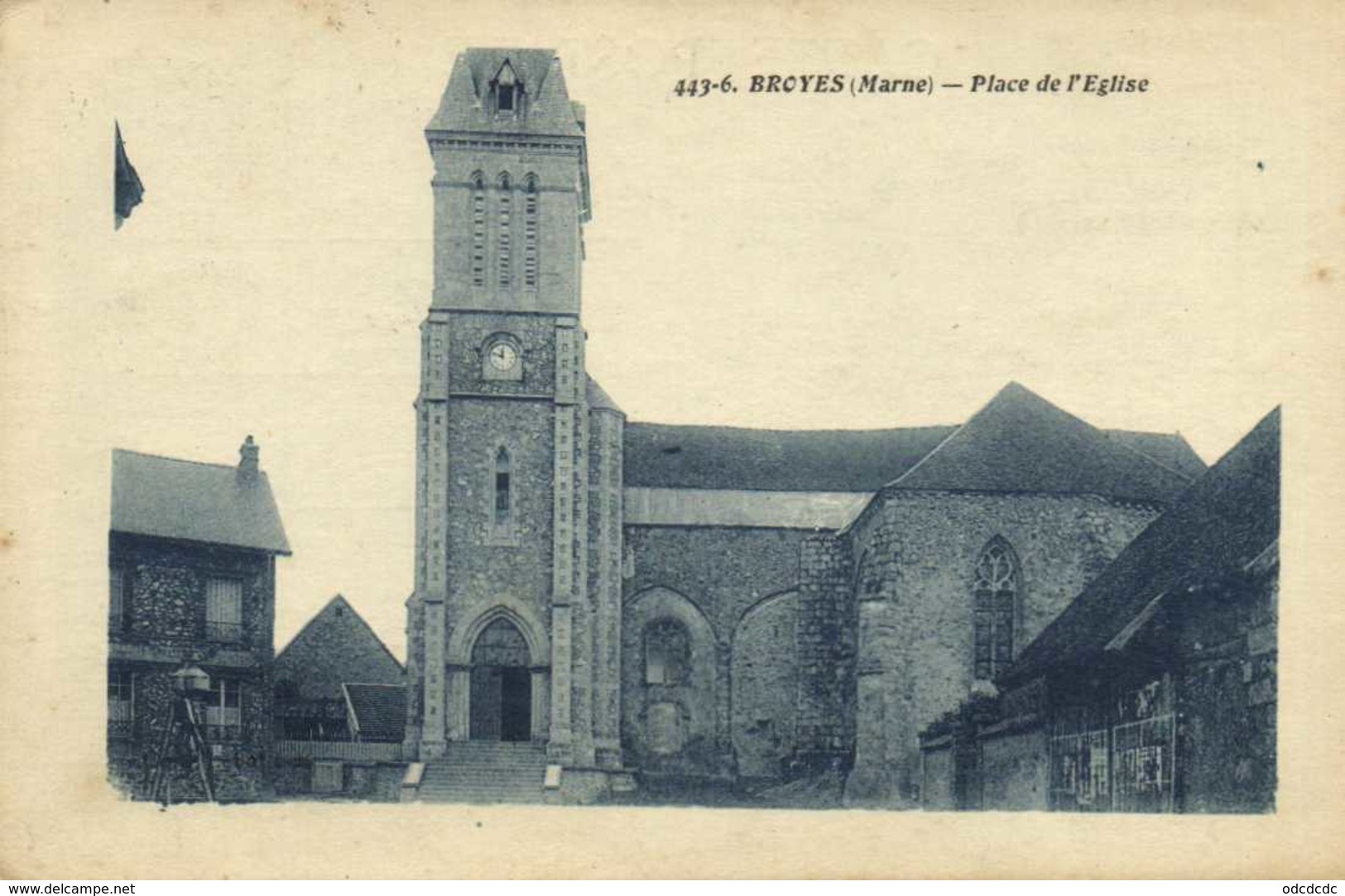 BROYES (Marne) Place De L'Eglise RV - Autres & Non Classés