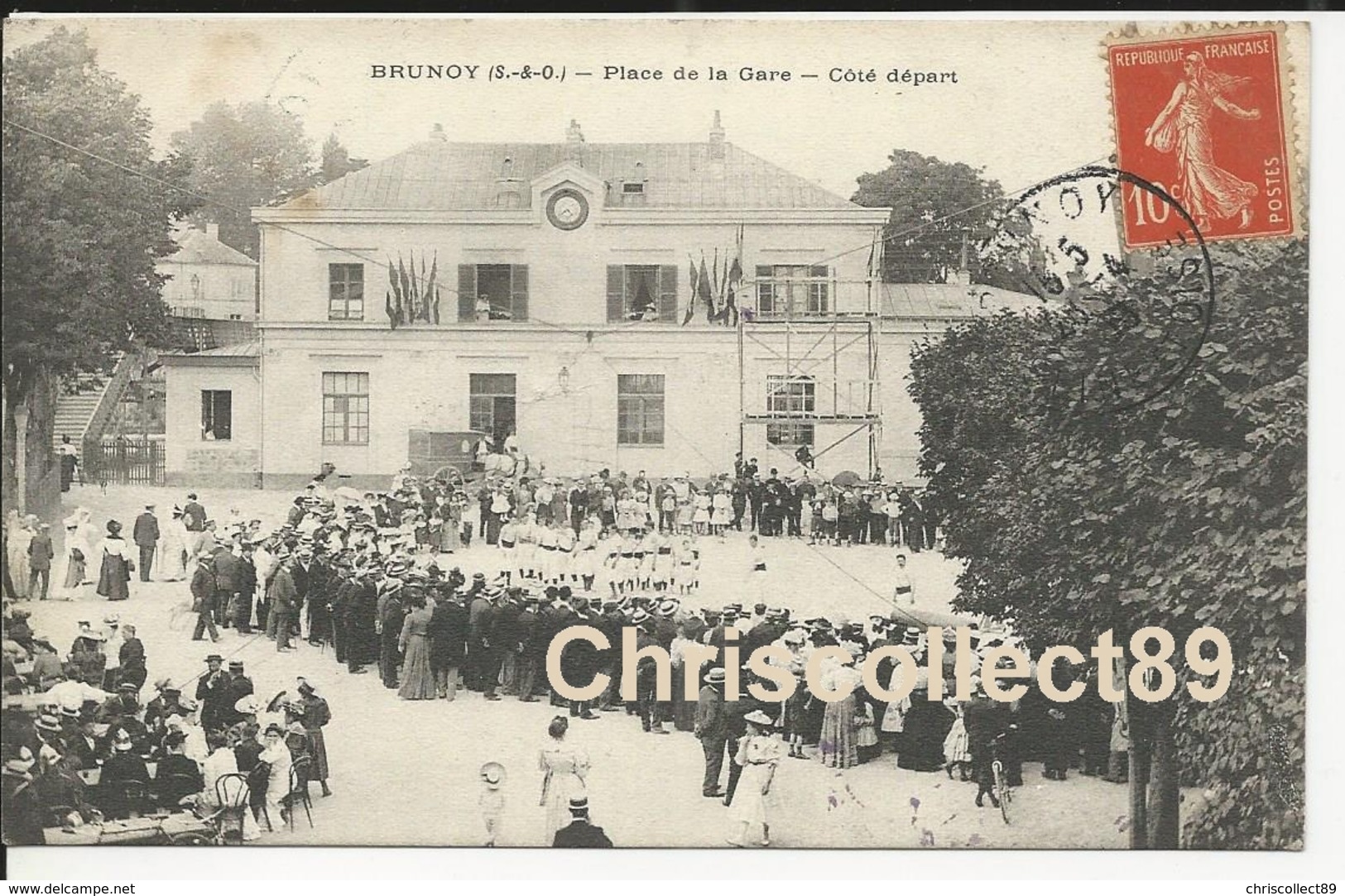 Carte Postale : Brunoy Place De La Gare , Coté Départ - Brunoy