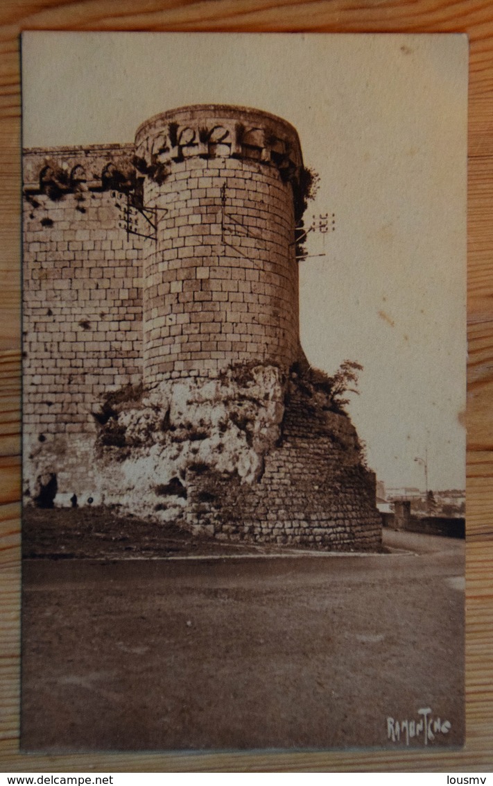 86 : Poitiers - Restes Des Murailles D'enceinte XIVe Siècle - Tour à L'Oiseau - Ed. Bergevin - Ramuntcho - (n°13351) - Poitiers