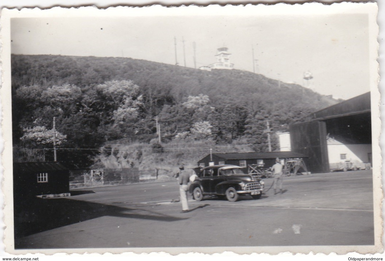 PORTUGAL   -  PHOTO PHOTOGRAPH - PHOTOGRAPHY   - VIANA DO CASTELO  - OLD CAR - 6 Cm X 9 Cm - Anonymous Persons